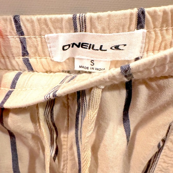 Women’s flowy striped short O’Neill. Small - Picture 3 of 3